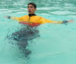TRAINING, WADING, UPPER BODY
Push arms back and forward to build upper body strength 5